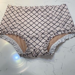 Kortni Jeane EUC size large!